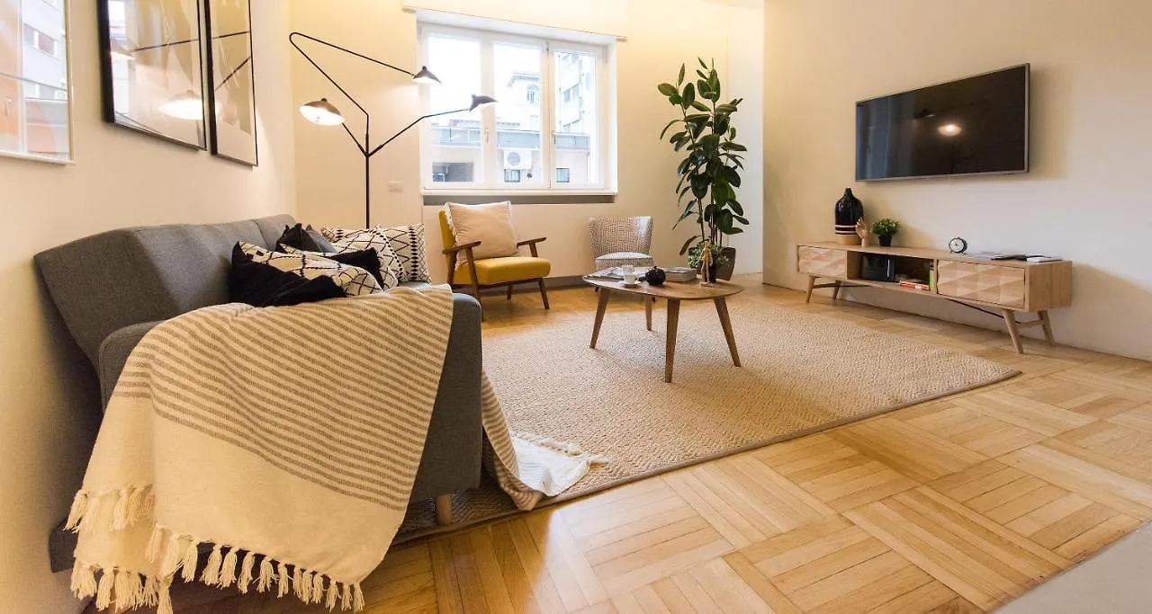 Dante Apartment By Holiday Solutions Como