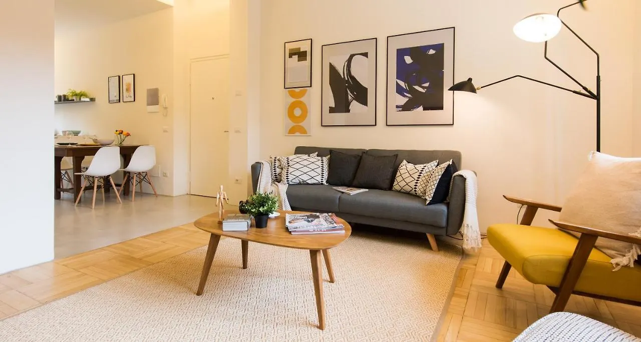 Dante Apartment By Holiday Solutions 코모