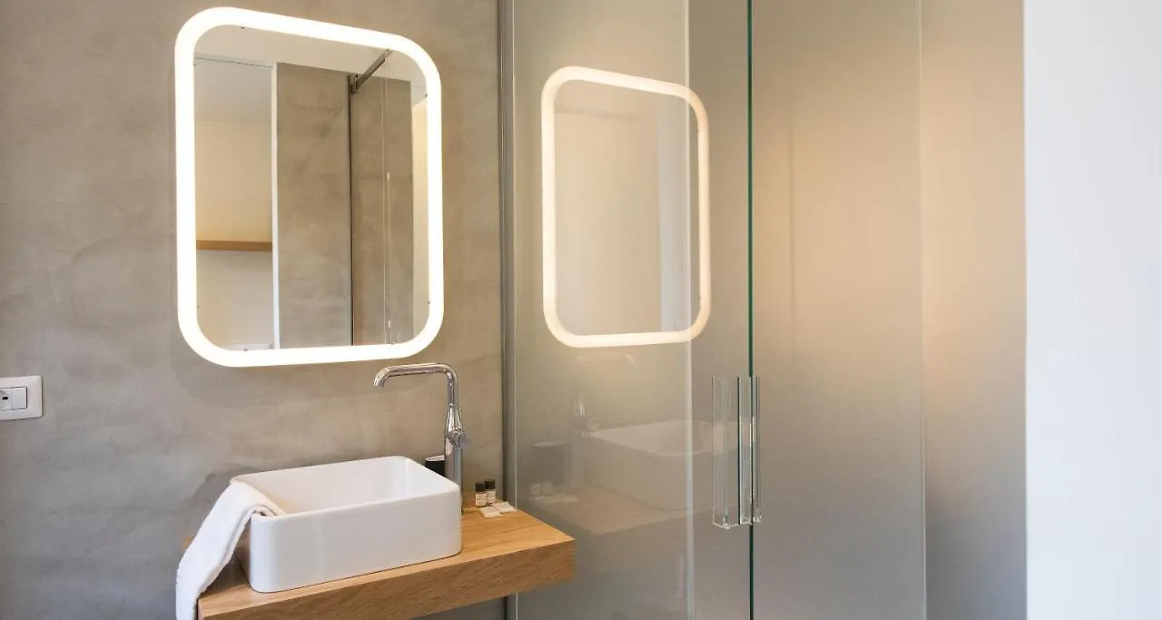 Dante Apartment By Holiday Solutions 코모