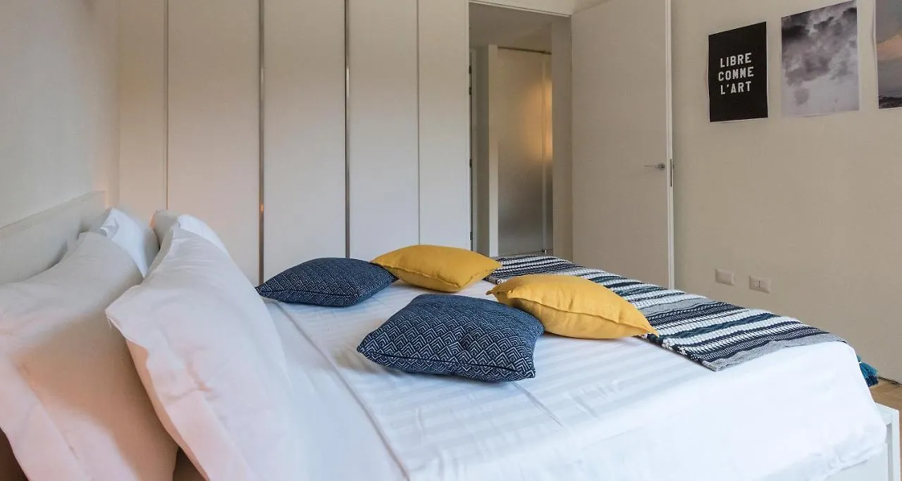 Dante Apartment By Holiday Solutions 코모