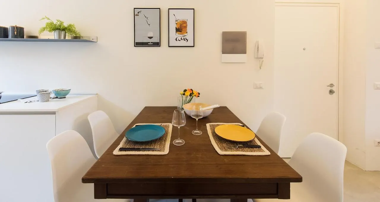 Dante Apartment By Holiday Solutions Como Italien